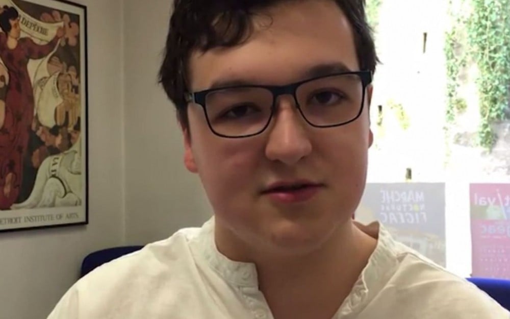Garcon De 14 Ans Tombe D Une Attraction Video Nicolas, un garçon autiste de 17 ans, décroche son bac S mention « très